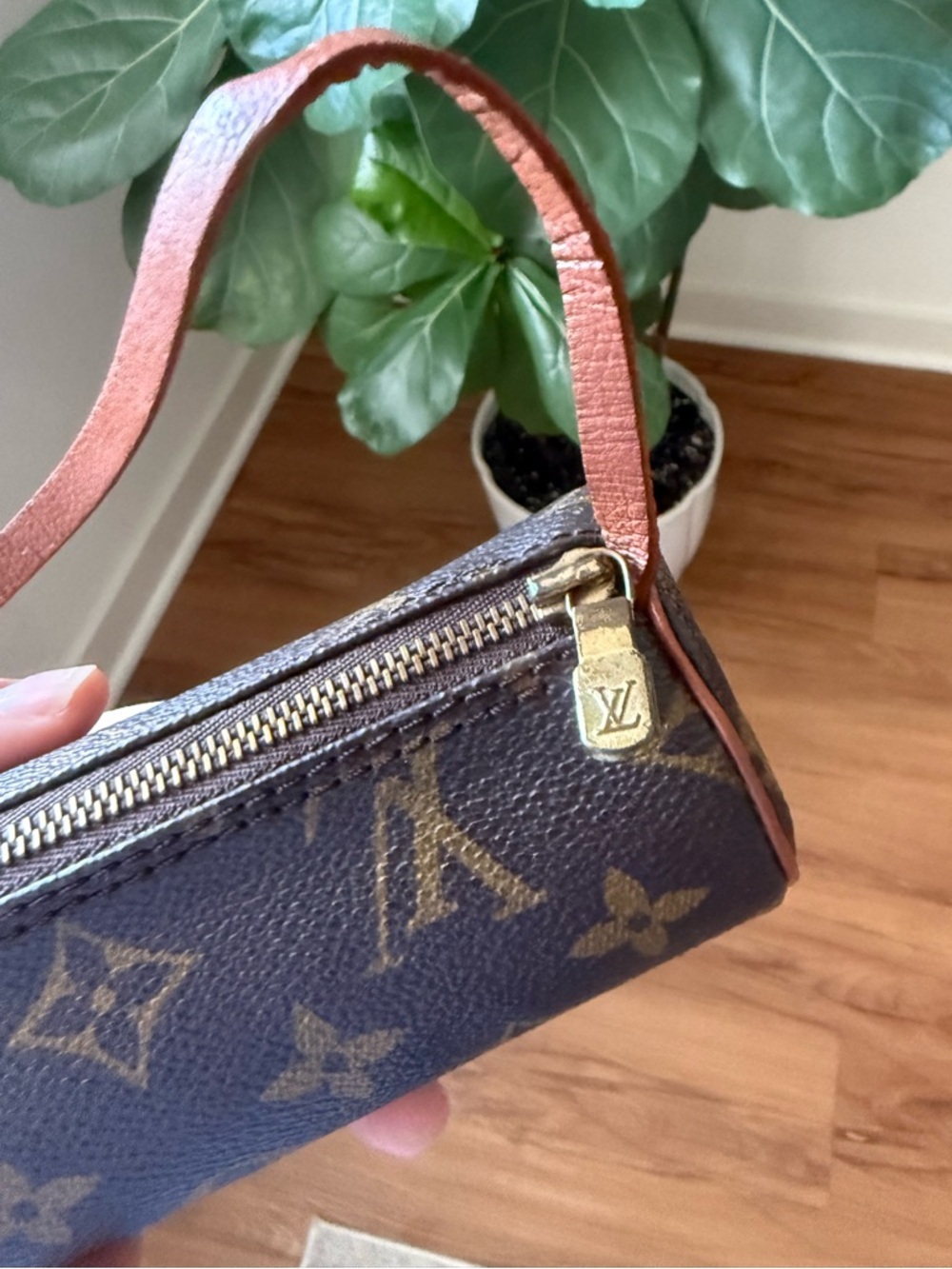 Louis Vuitton Mini Papillon - Picture 4 of 9